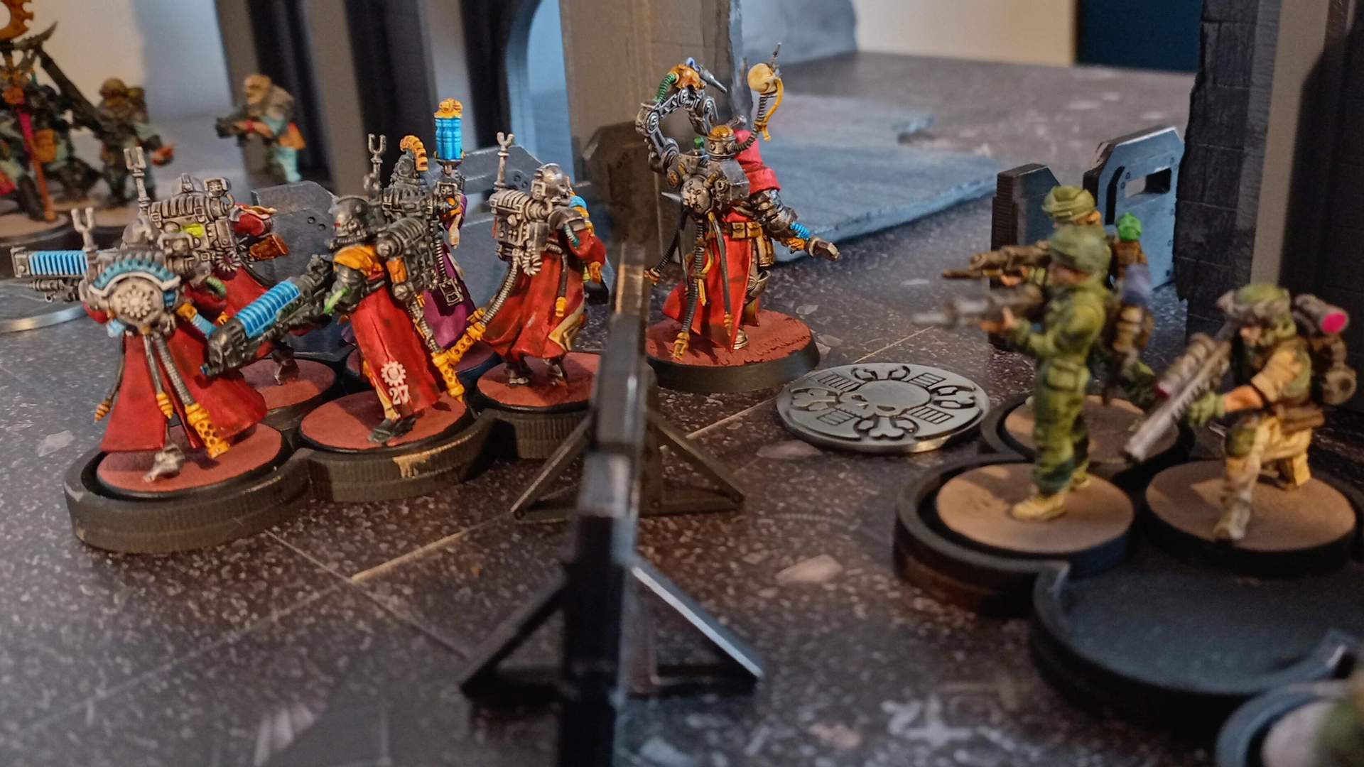 Adeptus Mechanicus against a Genestealer Cult and its Brood Brothers and Sisters